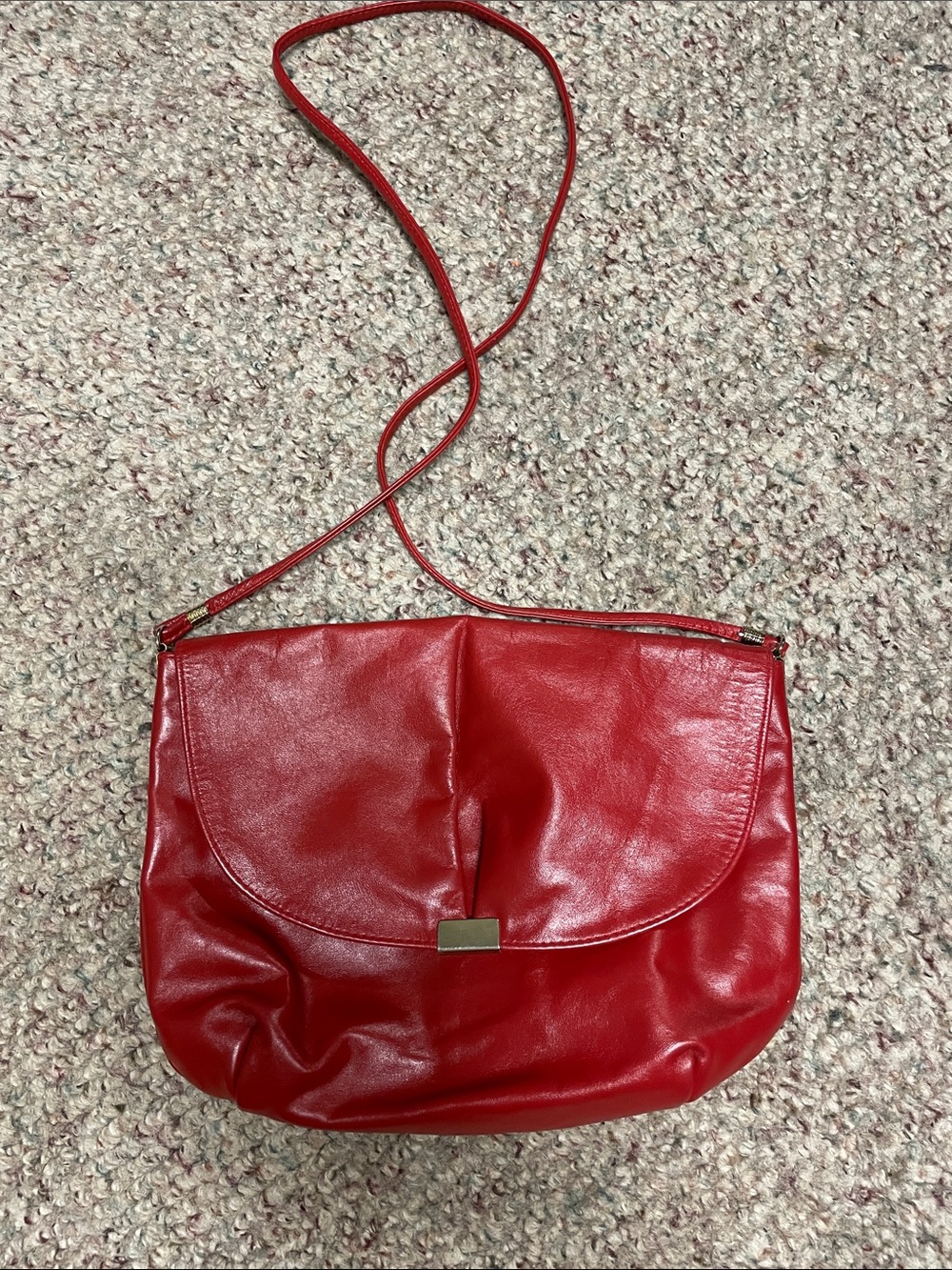 Vintage 80s red leather sholder purse in excellent vintage condition